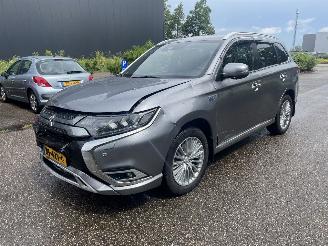 Mitsubishi Outlander 2.4 plug in hybrid picture 4