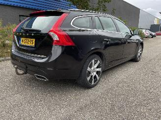 uszkodzony samochody osobowe Volvo V-60 2.4 D plug in hybrid 2013/12