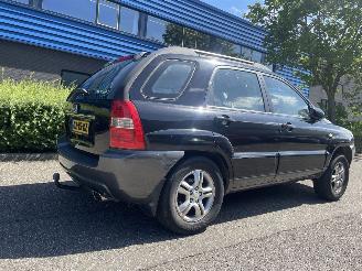 Vaurioauto  passenger cars Kia Sportage 2.0 104kw 2007/11