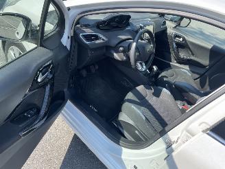 Peugeot 208 1.2 5drs clima picture 11