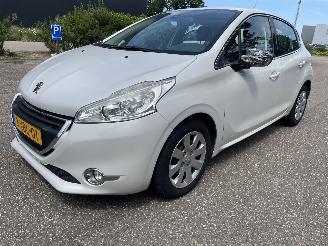 Schadeauto Peugeot 208 1.2 5drs clima 2014/8