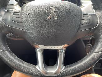 Peugeot 208 1.2 5drs clima picture 14