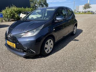 damaged passenger cars Toyota Aygo 5drs xplay 2016/8