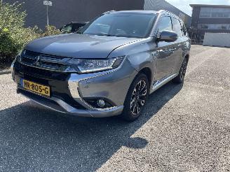 damaged passenger cars Mitsubishi Outlander 2.0 plug in 2015/12