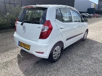 Vaurioauto  passenger cars Hyundai I-10 1.1 5drs airco 2011/10