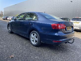 Coche accidentado Volkswagen Jetta 1.6 tdi 77kw 2014/7