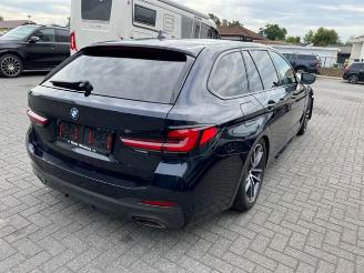 Coche accidentado BMW 5-serie d M Sport Touring 210KW Facelift Mild Hybrit 2021/3