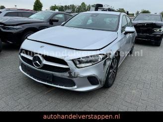 krockskadad bil auto Mercedes A-klasse d DAB+ Navigation 106co2 2019/11