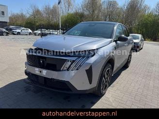 damaged passenger cars Peugeot 3008 Hybrid 136 GT Automatik 2024/11