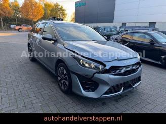damaged passenger cars Kia Cee d Ceed Sportswagon Plug-in Hybrid Platinum Edition 2024/5