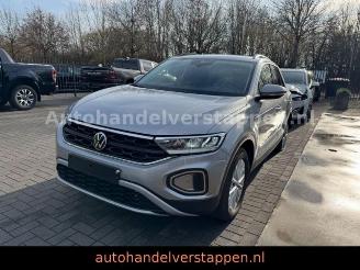 krockskadad bil auto Volkswagen T-Roc Life 1.5TSI 110KW Facelift 2023/2
