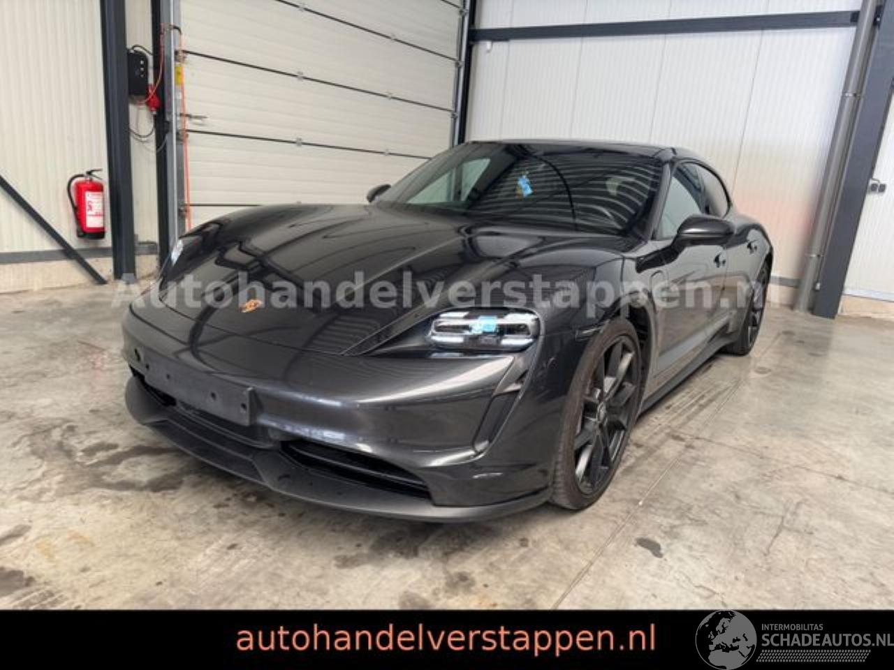 Porsche Taycan Sport Turismo 3×Display Airsu Panorama