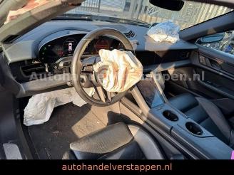 Porsche Taycan Cross Turismo 4S Glasdach picture 25