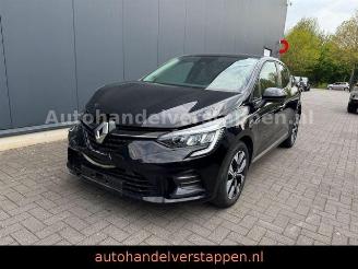 Damaged car Renault Clio V TCE 90 Evolution Facelift 2022/12