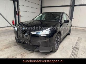 Voiture accidenté BMW iX 40 xDrive 77KWH 240KW Leder Navi LED 2023/4