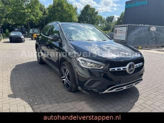 krockskadad bil auto Mercedes GLA 250e Progressive 160KW 2023/5