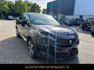 damaged passenger cars Peugeot 3008 Hybrid 225 Allure Pack 165KW Hybrid 2023/4