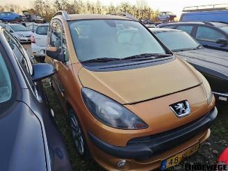 krockskadad bil auto Peugeot 1007 1007 (KM), Hatchback 3-drs, 2004 / 2011 1.6 GTI,Gentry 16V 2005/6
