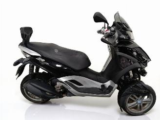 krockskadad bil bromfiets Piaggio  YOURBAN 2017/5
