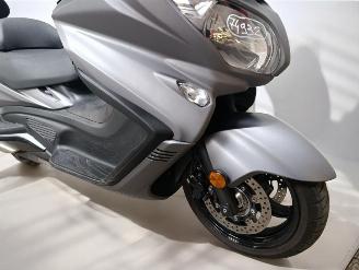 Suzuki  BURGMAN picture 4