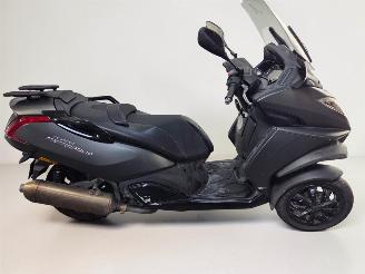 dañado ciclomotor Peugeot  METROPOLIS 2018/11