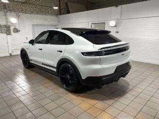 Schadeauto Porsche Cayenne Coupe Turbo E-Hybrid mit GT-Paket 2024/12