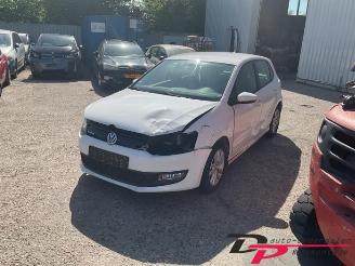 Coche siniestrado Volkswagen Polo Polo V (6R), Hatchback, 2009 / 2017 1.2 TDI 12V BlueMotion 2010/11