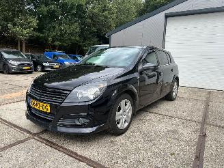 uszkodzony samochody osobowe Opel Astra 1.8 Sport Rijdbaar! 2005/1