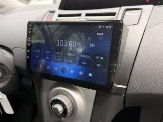 Toyota Yaris 1.3 semi-automaat, rijdbare schade picture 20