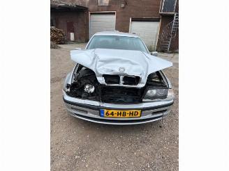 Vrakbiler auto BMW 3-serie 3 serie (E46/4), Sedan, 1997 / 2005 328i 24V 2001/5