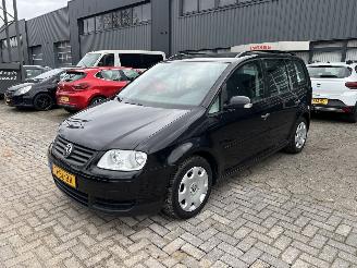 škoda osobní automobily Volkswagen Touran 1.6 16V FSI Business 2006/2