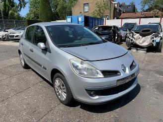 Salvage car Renault Clio Clio III (BR/CR), Hatchback, 2005 / 2014 1.4 16V 2006/5