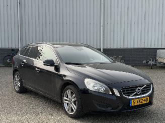 Vaurioauto  passenger cars Volvo V-60 Volvo V60 2.0T Summum Automaat 2011/4