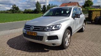 Unfallwagen Volkswagen Touareg 3.0tsi hybrid  leer navi 2011/12