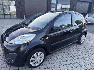 Voiture accidenté Peugeot 107 1.0 ACTIVE AIRCO RIJDBARE SCHADE! BOUWJAAR 2013  1999 EURO 2013/1