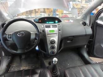 Toyota Yaris Yaris II (P9), Hatchback, 2005 / 2014 1.3 16V VVT-i picture 7