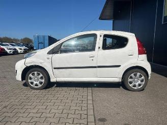 Peugeot 107 107, Hatchback, 2005 / 2014 1.0 12V picture 2
