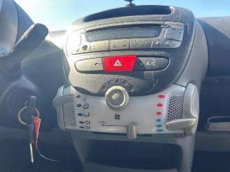 Peugeot 107 107, Hatchback, 2005 / 2014 1.0 12V picture 12