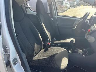Peugeot 107 107, Hatchback, 2005 / 2014 1.0 12V picture 13