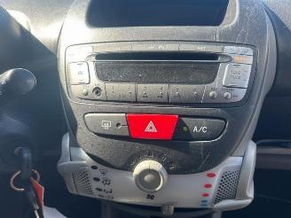 Peugeot 107 107, Hatchback, 2005 / 2014 1.0 12V picture 11