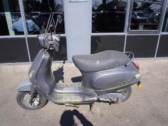 krockskadad bil bromfiets La Souris  VESPELINI S 2017/6