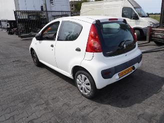 Peugeot 107 1.0 12v picture 2