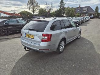 krockskadad bil auto Skoda Octavia 1.0 TSI 12V 2018/2