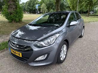 uszkodzony samochody osobowe Hyundai I-30 99 kW (135 PK)  1591 cc. 2016/12