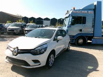 uszkodzony samochody osobowe Renault Clio 0.9 Cool & Sound 2019/5