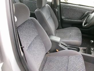 Nissan Primera 1,6 SLX Sedan - Airco picture 18