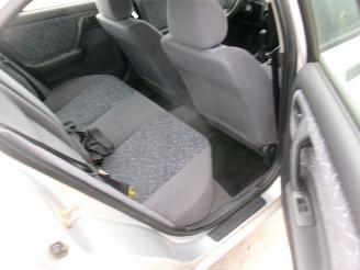 Nissan Primera 1,6 SLX Sedan - Airco picture 19