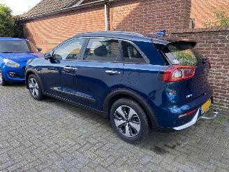 Vaurioauto  passenger cars Kia Niro Hybrid First Edition 1.6 GDi VASTE PRIJS. 2017/2