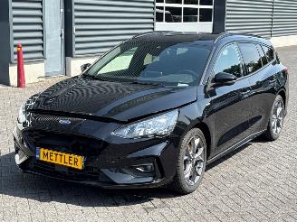 Damaged car Ford Focus ST-Line 1.0 EcoBoost 12V Hybrid 125 Combi/o  Elektrisch Benzine 999cc 92kW (125pk) 2021/9