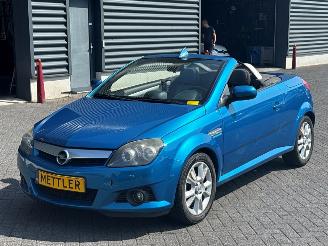 Schadeauto Opel Tigra 1.8 16V Cabrio  Benzine 1.796cc 92kW (125pk) FWD 2005/6